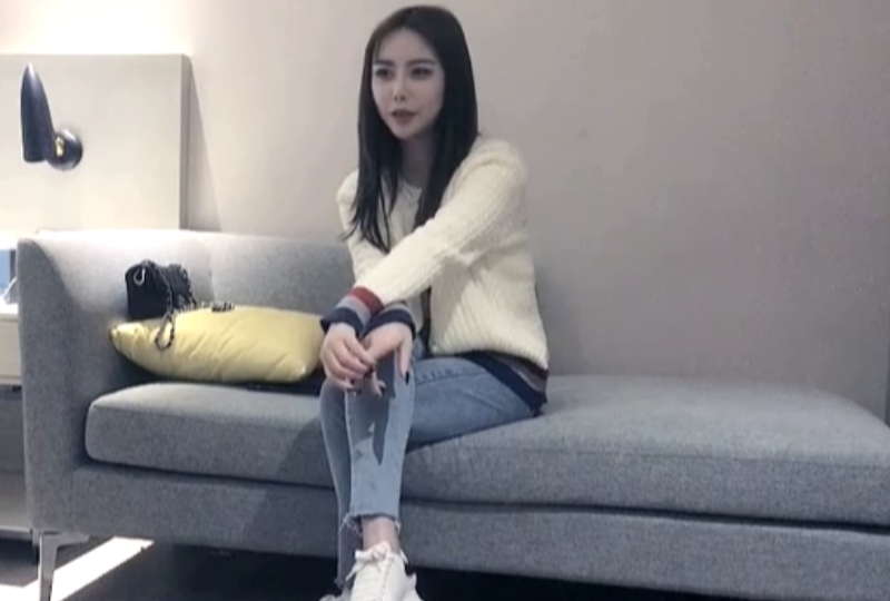 【太子精品探花】鸭哥再上场,约操高颜值外围小姐姐