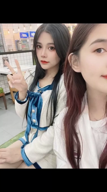 【塑料闺蜜】18岁美女私处保养.技师玩弄女孩粉嫩私处和阴蒂.被闺蜜用手机拍下来流出