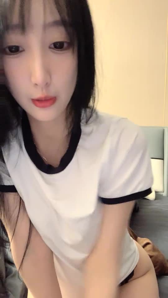 泡泡咕_极品自慰四月一号