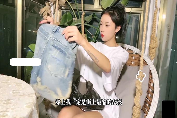 网红女神 女骑手的虚荣为机车奉上肉体▌宸荨樱桃 ▌淫穴出浆不止饥不可待 插入瞬间上头 肏穴太快乐了