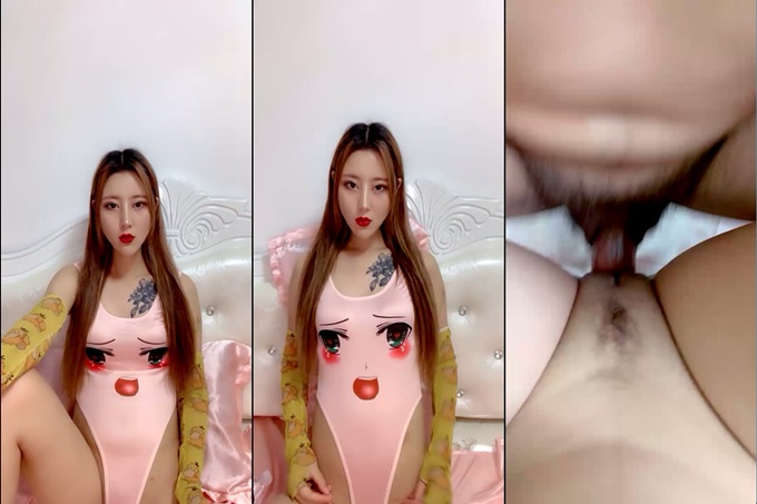 死库水网红美女！一线天无毛馒头逼！抓着屌吸吮深喉，特写视角猛怼骚穴，骑乘位一上一下