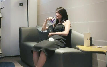 黑色长裙苗条身材御姐骑乘自己动翘起屁股后入