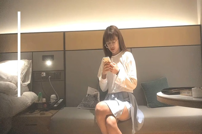 第二场挺嫩眼镜萌妹啪啪，上位骑乘后入抽插大力猛操