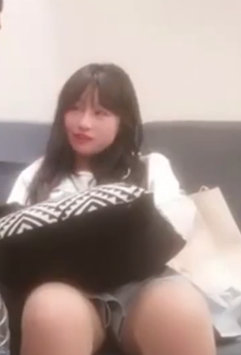 小東頭探花回歸約了個JK裝萌妹子啪啪，特寫口交穿上開檔黑絲翹屁股猛操