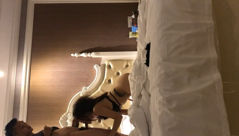 钻石泄密流出发型师tony哥酒店 玩弄学院派美女SM情趣内衣狗绳套脖子啪啪 #私密 #学生 #SM 