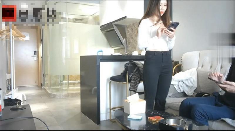 91C仔 重出江湖 白日宣淫黑絲長腿無套內射兼職女模  