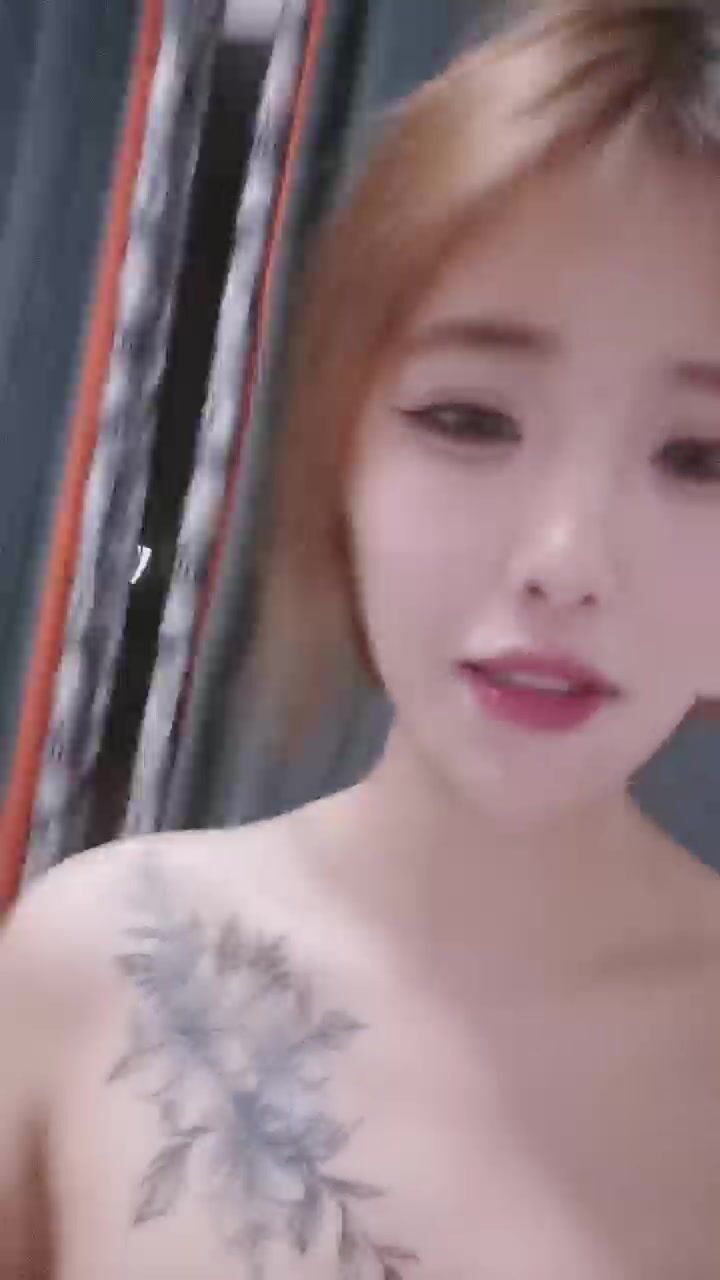 老主播套路婊第一视角掰穴自慰道具插穴火机燎逼毛卖力口活手持镜头操直接内射.