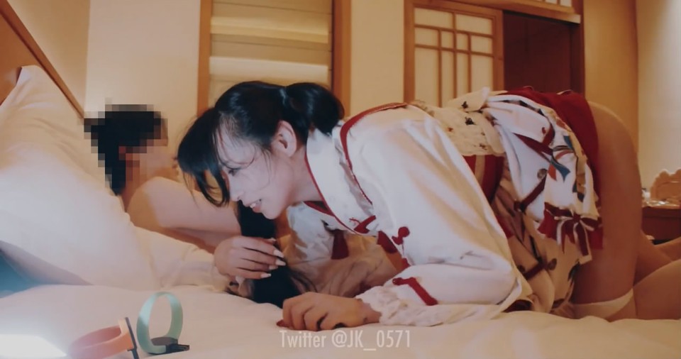 泄密流出推特PUA大神健身教练JK哥约萝莉型穿着和服JK制服暴力啪啪.