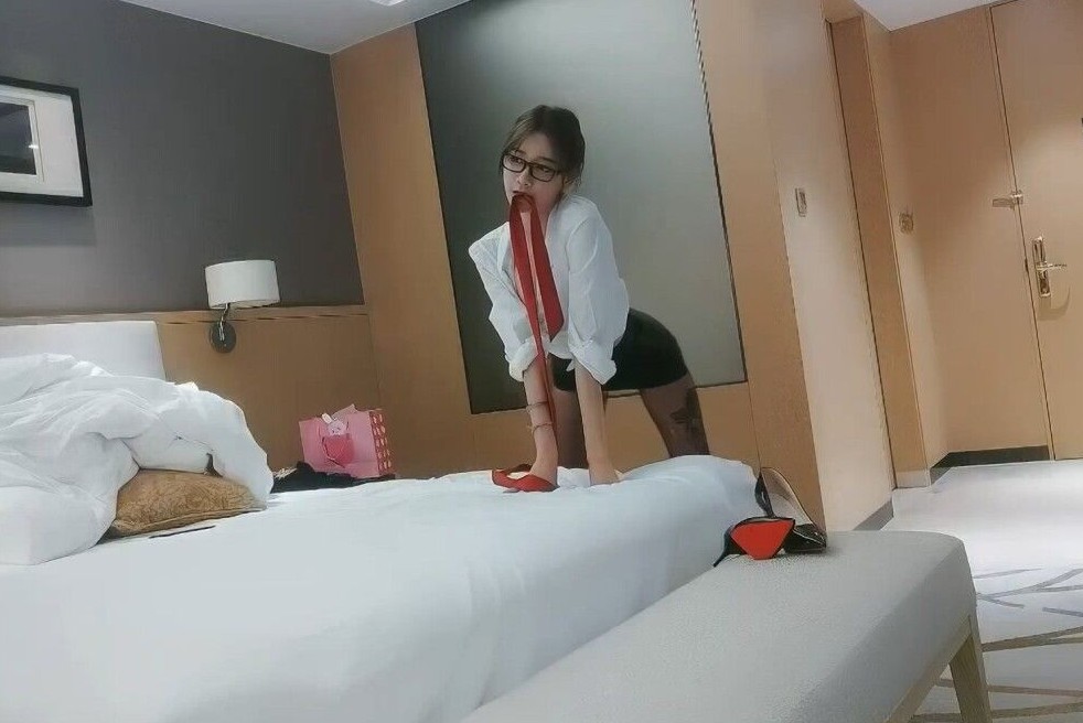 云南别克君威车模第三场再干更精彩.