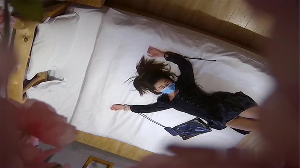 黑客破解偷拍小情侣相约激情啪啪