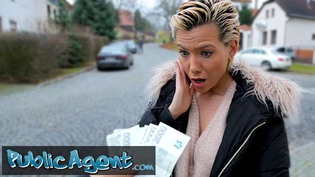 公车猎艳：火辣熟女教师双洞齐开 被狂操内射高潮！