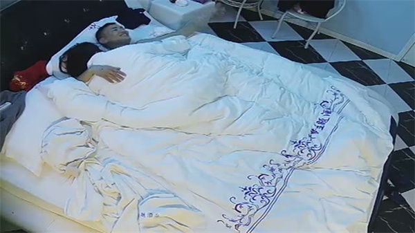 我的小钢炮男友，巨根猛操骚穴不歇，花式狂插浪叫爽翻天