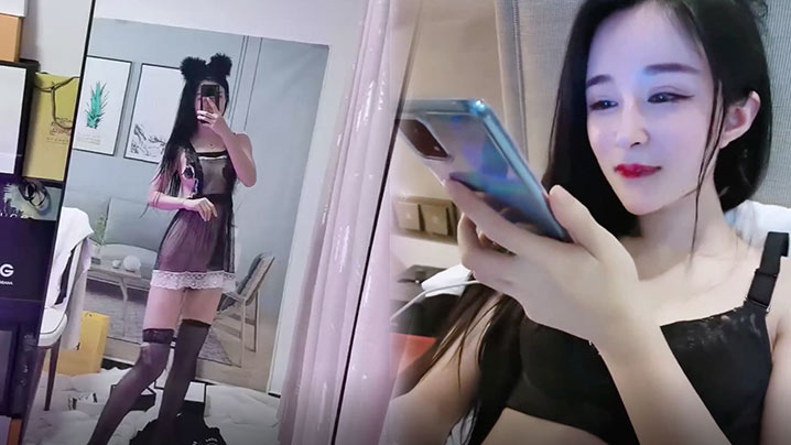 高中女孩秀美腿性感的姿势要让你来服务.